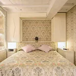 Luxury With Direct Trevi Fountain View Romantic Appartement
