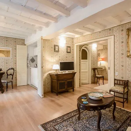 Luxury With Direct Trevi Fountain View Romantic Rome