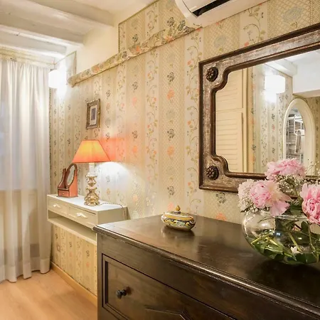 Luxury With Direct Trevi Fountain View Romantic Apartman *