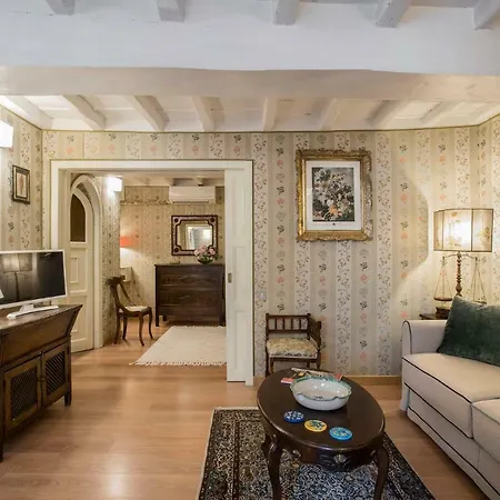 Apartman Luxury With Direct Trevi Fountain View Romantic