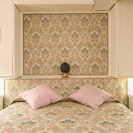 Apartment Trevinestrome - Exclusive Trevi Fountain View Rome