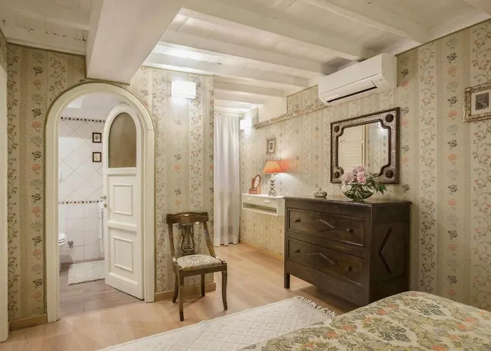 Panoramic Trevi Fountain View Luxury