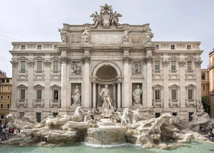 Panoramic Trevi Fountain View Luxury *