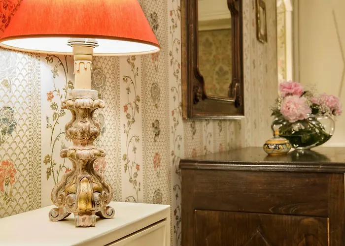 Panoramic Trevi Fountain View Luxury