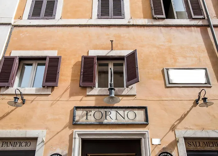 Panoramic Trevi Fountain View Luxury Apartament