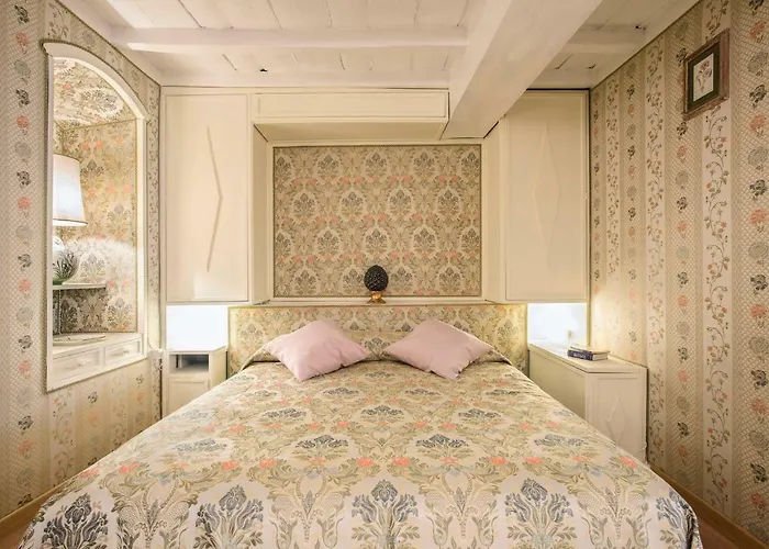 Panoramic Trevi Fountain View Luxury Apartament