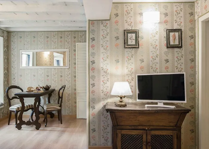 Panoramic Trevi Fountain View Luxury *