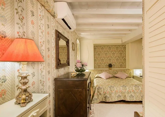 Panoramic Trevi Fountain View Luxury