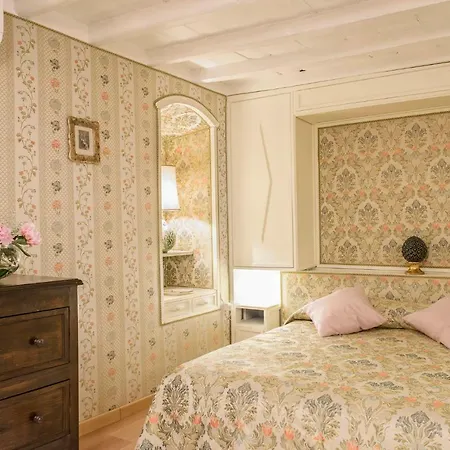Luxury With Direct Trevi Fountain View Romantic Roma